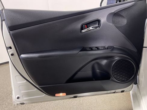 Certified 2019 Toyota Prius LE w/ Carpet Mat Package FWD image 17