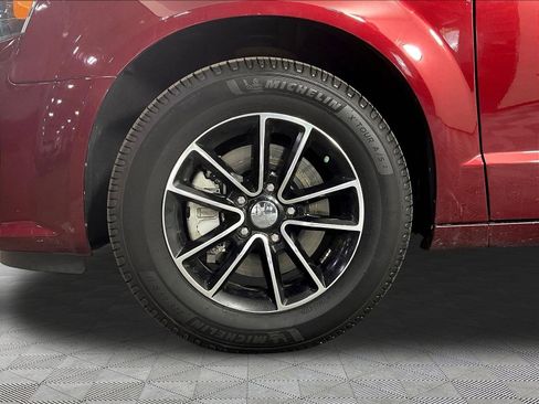 Used 2018 Dodge Grand Caravan SE FWD image 33