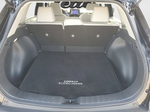 Certified 2023 Toyota Corolla Cross LE w/ Moonroof Package AWD/4WD image 9