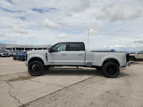 New 2026 Ford F450 Platinum w/ FX4 Off-Road Package AWD/4WD image 4