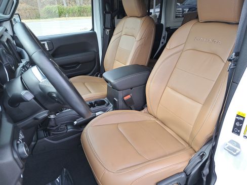 Used 2021 Jeep Wrangler Unlimited Sahara w/ Cold Weather Group image 14