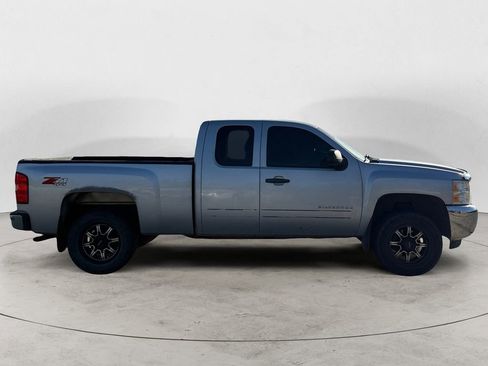 Used 2011 Chevrolet Suburban LT AWD/4WD image 6