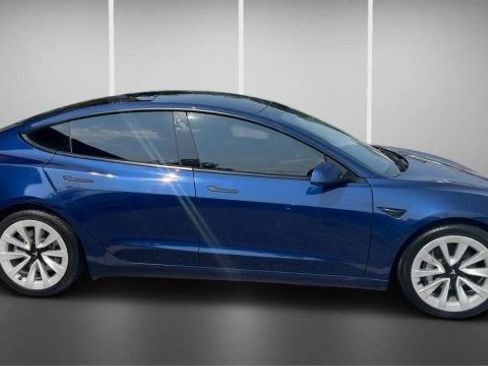 Used 2022 Tesla Model 3 Long Range AWD/4WD image 4