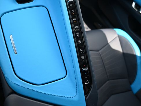 Used 2023 Chevrolet Corvette Stingray Premium Conv w/ Z51 Performance Package RWD image 28