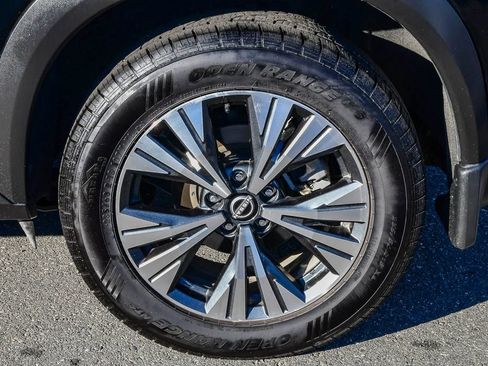 Used 2023 Nissan Rogue SV image 12