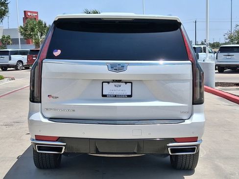 Used 2022 Cadillac Escalade Premium Luxury w/ Performance Package AWD/4WD image 5
