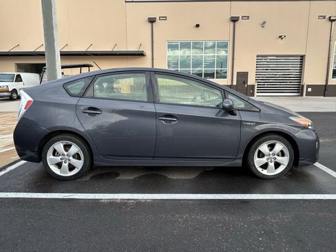 Used 2015 Toyota Prius Five image 2
