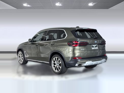 Used 2024 BMW X5 xDrive40i w/ Premium Package AWD/4WD image 3