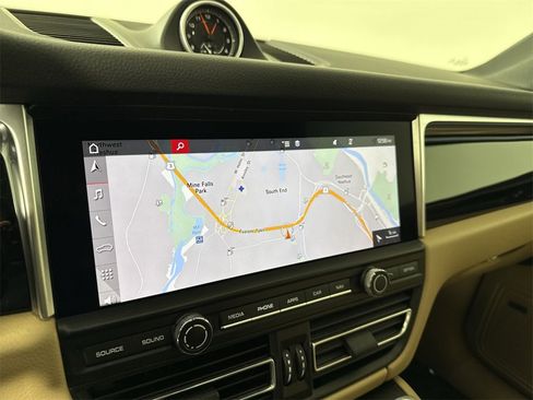 Certified 2021 Porsche Macan image 26