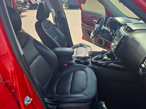 Used 2016 Kia Soul ! w/ Premium Package image 10