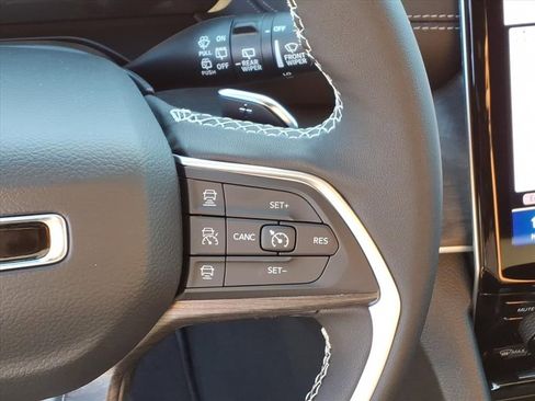 New 2025 Jeep Grand Cherokee Limited w/ Black Appearance Package image 21