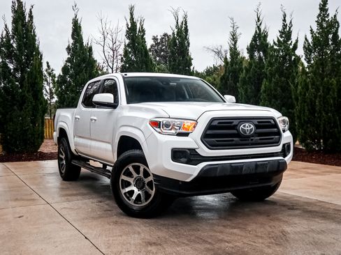 Used 2019 Toyota Tacoma SR w/ SR Convenience Package image 2