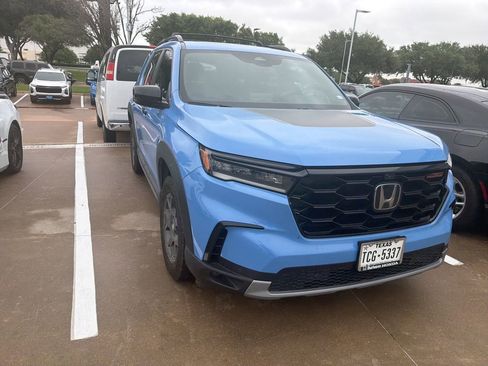 Used 2023 Honda Pilot TrailSport image 14