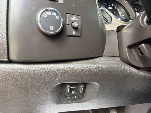 Used 2013 Chevrolet Silverado 2500 LT w/ Interior Plus Package AWD/4WD image 18