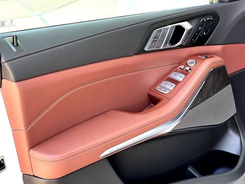 New 2026 BMW X7 xDrive40i w/ Premium Package image 11