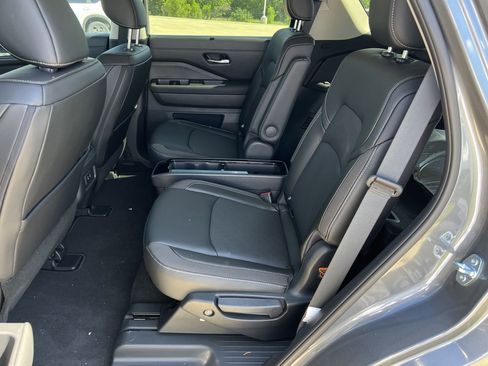 New 2026 Nissan Pathfinder SL w/ SL Premium Package AWD/4WD image 16