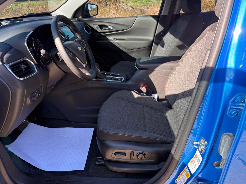 Used 2024 Chevrolet Equinox LT FWD image 16