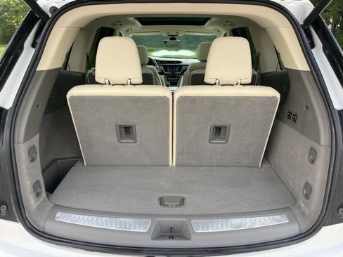 Used 2023 Cadillac XT6 Premium Luxury w/ Technology Package AWD/4WD image 4