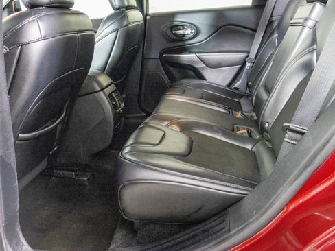 Used 2019 Jeep Cherokee Latitude Plus w/ Cold Weather Group image 29