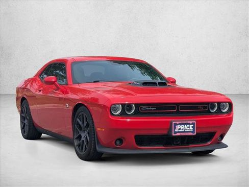 Used 2016 Dodge Challenger R/T Scat Pack RWD image 3
