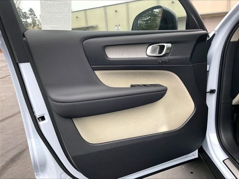 New 2026 Volvo XC40 B5 Plus w/ Protection Package Premier image 24