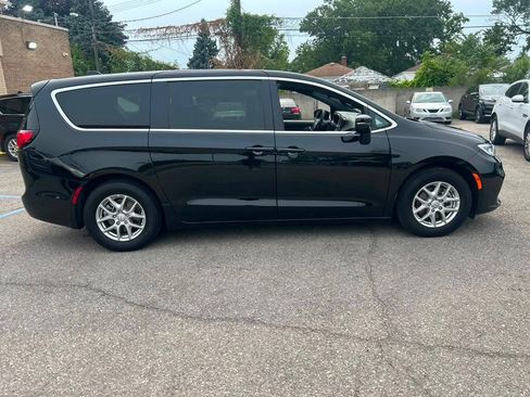 Used 2026 Chrysler Pacifica Select FWD image 4