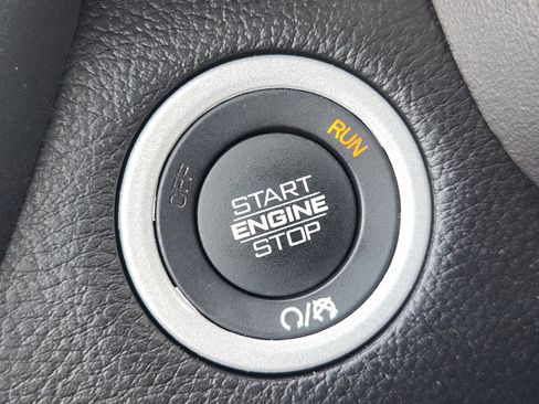 Used 2025 RAM 1500 Laramie AWD/4WD image 22