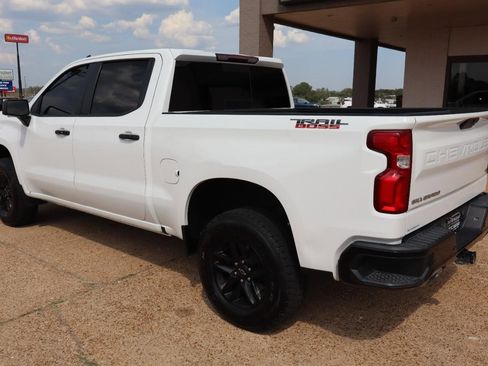 Used 2021 Chevrolet Silverado 1500 LT Trail Boss w/ Convenience Package II AWD/4WD image 3