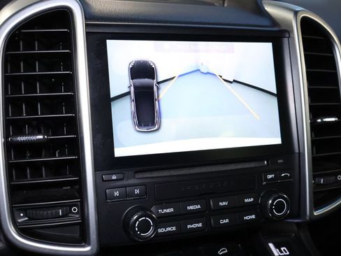 Used 2017 Porsche Cayenne S Platinum w/ Premium Package (PJW) AWD/4WD image 36