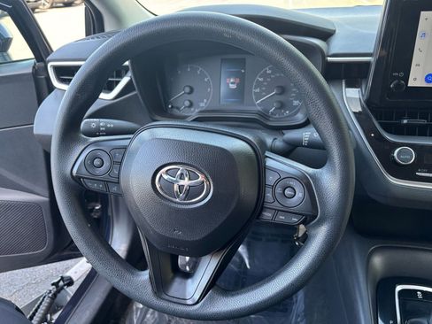 Used 2025 Toyota Corolla LE FWD image 27