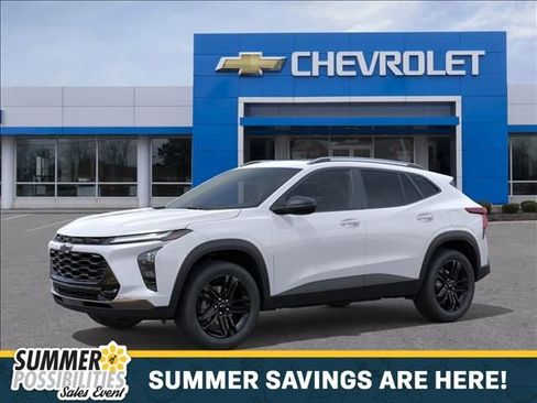 New 2026 Chevrolet Trax ACTIV w/ Sunroof Package FWD image 2