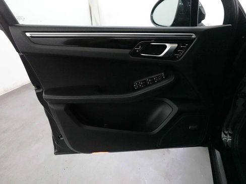Used 2019 Porsche Macan AWD/4WD image 12