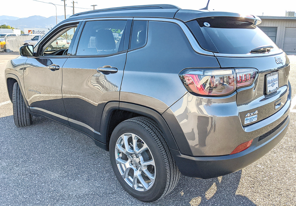 Used 2022 Jeep Compass Latitude AWD/4WD image 4