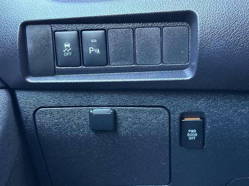 Used 2020 Toyota Sienna SE w/ SE Preferred Package image 34