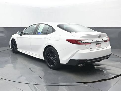 Used 2025 Toyota Camry SE w/ Convenience Package FWD image 3