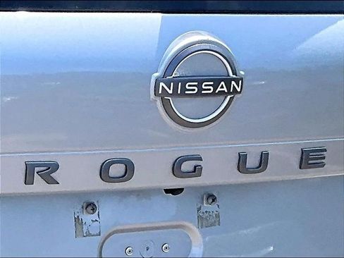 Used 2025 Nissan Rogue SV AWD/4WD image 27