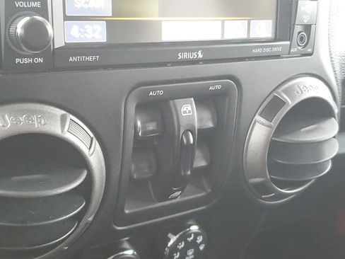 Used 2018 Jeep Wrangler Unlimited Sport image 17