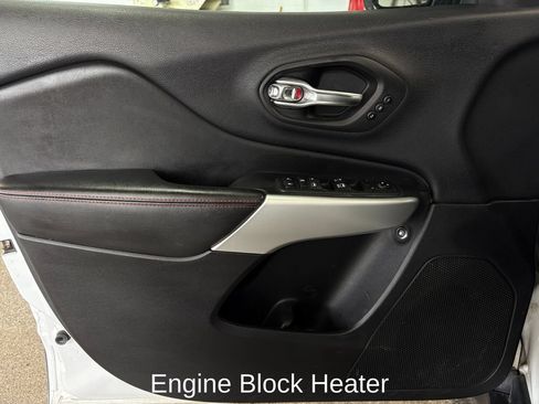 Used 2018 Jeep Cherokee Trailhawk AWD/4WD image 10