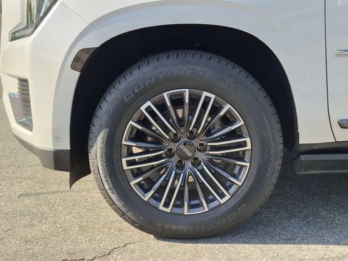 Used 2024 GMC Yukon Denali Ultimate AWD/4WD image 37