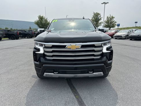 Used 2024 Chevrolet Silverado 1500 High Country w/ Technology Package AWD/4WD image 2