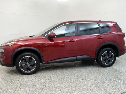 Used 2024 Nissan Rogue SV AWD/4WD image 2