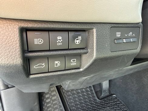 Used 2019 Toyota Avalon Limited w/ Advanced Safety Package FWD image 18