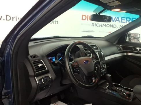 Used 2016 Ford Explorer XLT w/ Equipment Group 201A AWD/4WD image 13