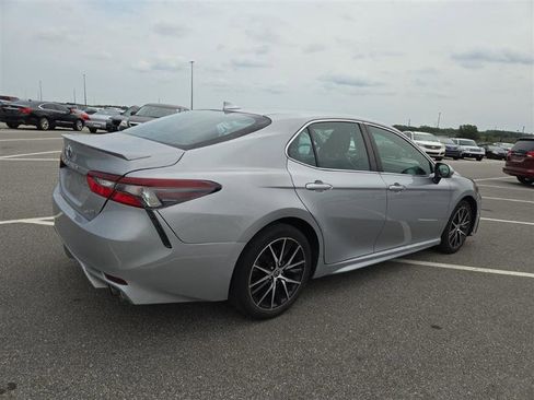 Used 2023 Toyota Camry SE FWD image 6