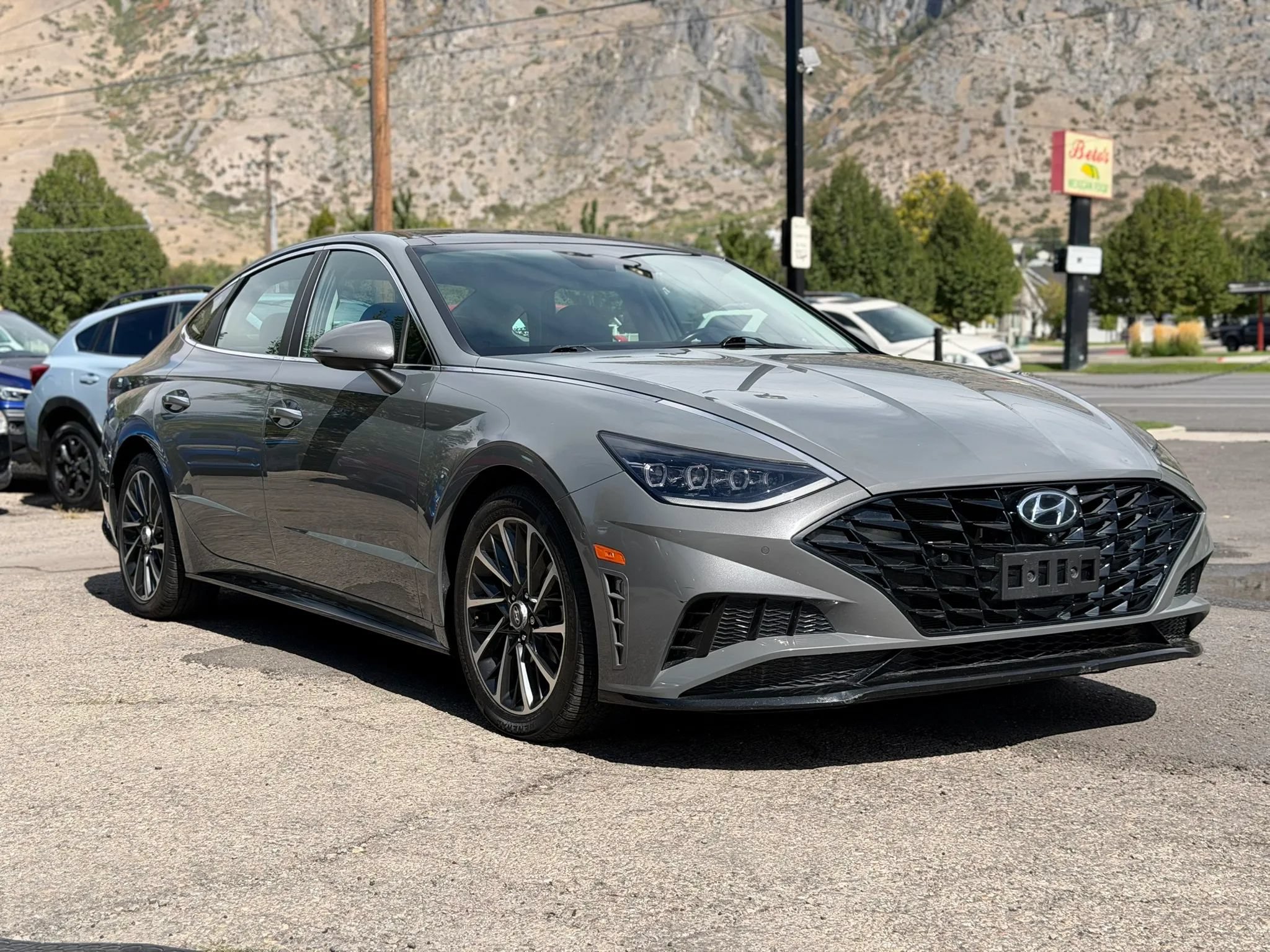 Used 2022 Hyundai Sonata Limited w/ Cargo Package FWD image 1