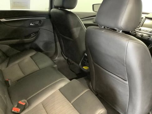 Used 2018 Chevrolet Impala LT FWD image 32