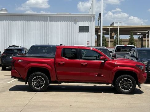 Used 2024 Toyota Tacoma TRD Sport AWD/4WD image 3