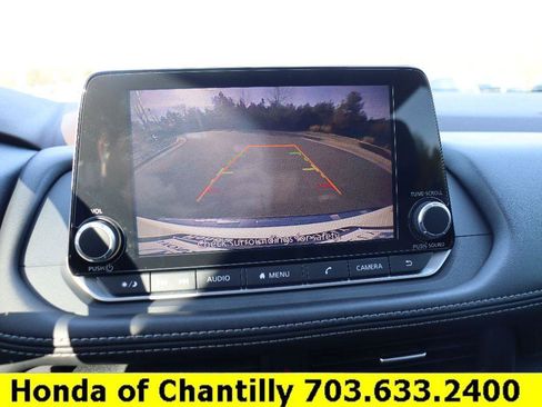 Used 2023 Nissan Rogue SV w/ SV Premium B Package image 16