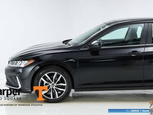 Used 2025 Volkswagen Jetta SE w/ Sunroof Package FWD image 39