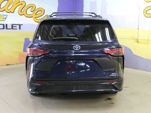 Used 2022 Toyota Sienna XSE w/ XSE Plus Package image 7